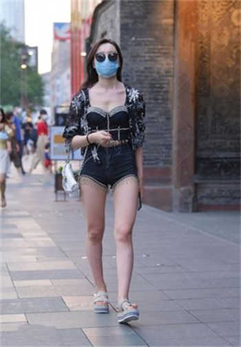 吻戏床摸胸