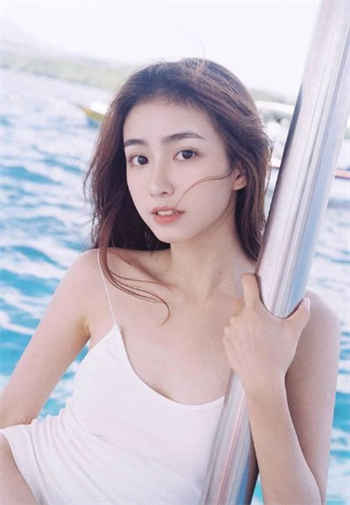 女子自己切开肚子