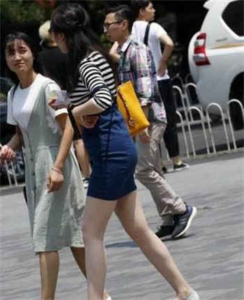把棒棒糖放屁眼里