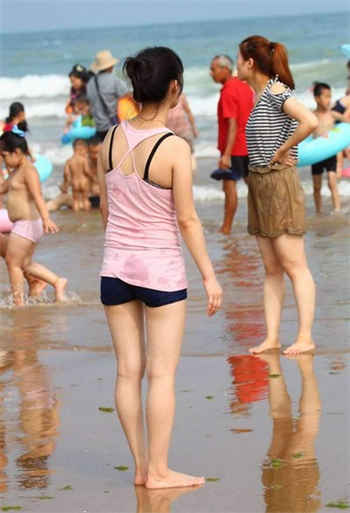 吻戏床摸胸