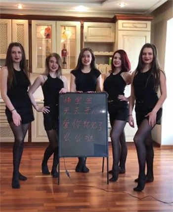 套路直播女王耳光回放