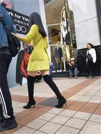 猫爪摁狗头by假恐龙
