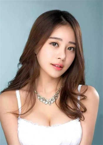 婆婆与媳妇共享一夫木鱼