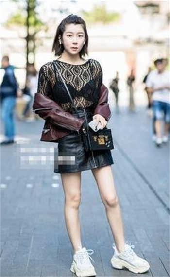 两个搬家公司女郎
