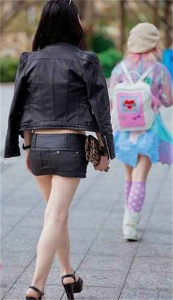 中班美术《漂亮妈妈》