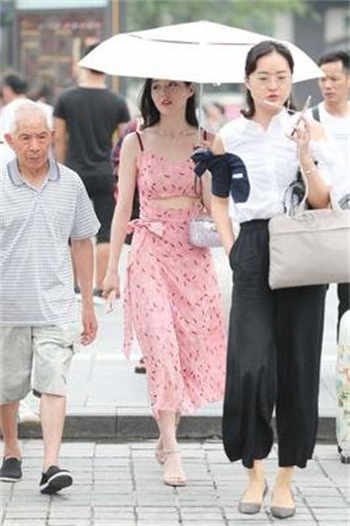 奶大到都弹泳衣外了安西