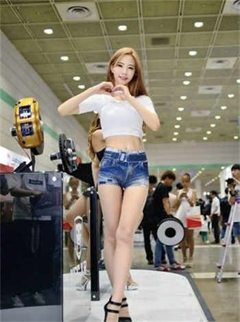 经理要求陪两个外国人小说