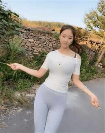 为了卖房子陪客户视频